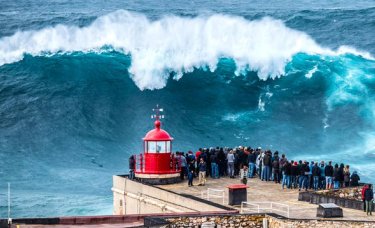 NAZARÉ BIG WAVES