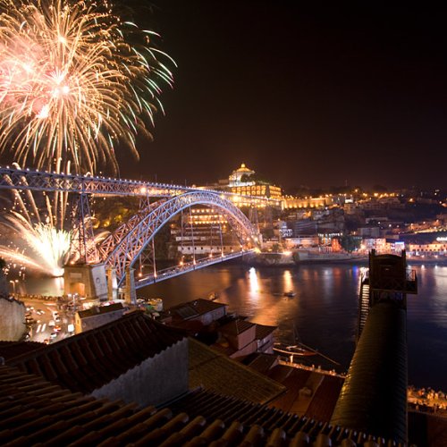<p>FEU D'ARTIFICE DU NOUVEL AN </p>