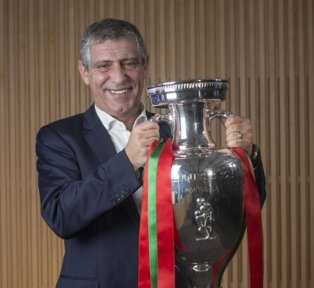 CERIMÓNIA DE ENTREGA DE PRÉMIO A FERNANDO SANTOS