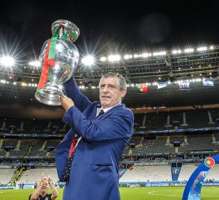 CERIMÓNIA DE ENTREGA DE PRÉMIO A FERNANDO SANTOS