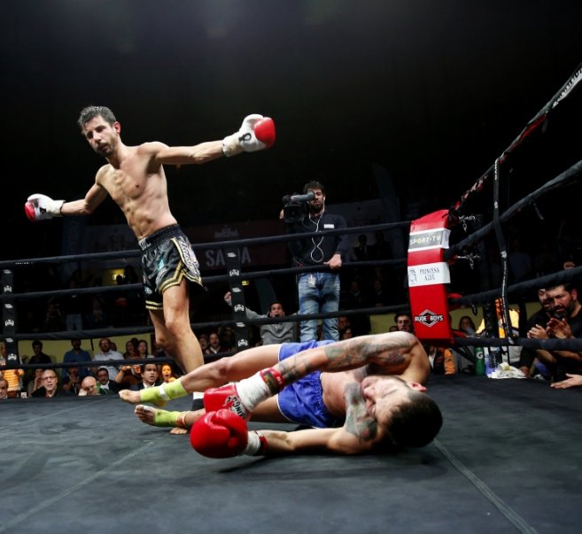 NEVER GIVE UP IV - KICKBOXING
